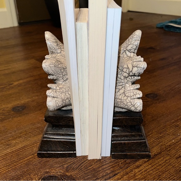 Vintage Acanthus Leaf Motif Marbled Solid Stone Bookends/ Sculpture Decor - Picture 2 of 16